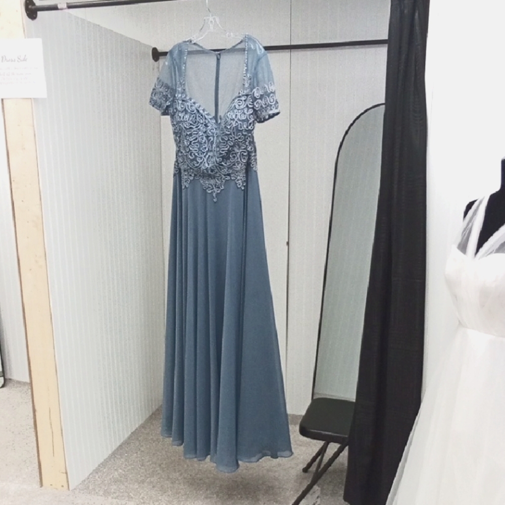 BRAND NEW OFF RACK  Plunge Neck Puff Sleeve Wedding Gown